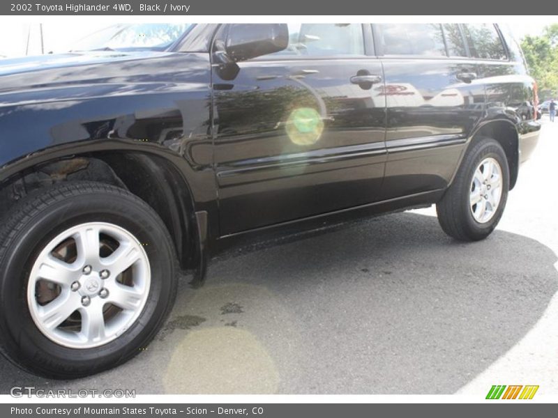 Black / Ivory 2002 Toyota Highlander 4WD