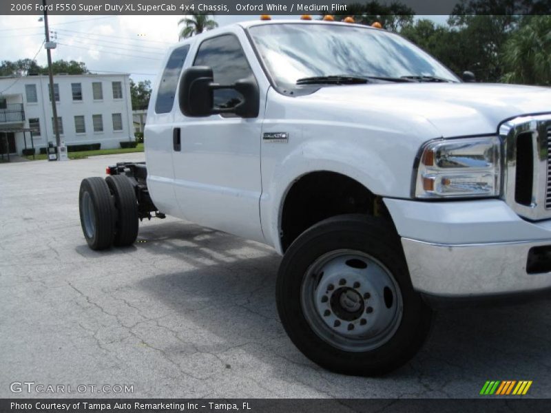 Oxford White / Medium Flint 2006 Ford F550 Super Duty XL SuperCab 4x4 Chassis