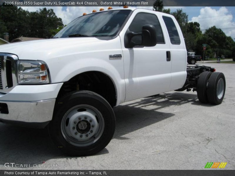 Oxford White / Medium Flint 2006 Ford F550 Super Duty XL SuperCab 4x4 Chassis