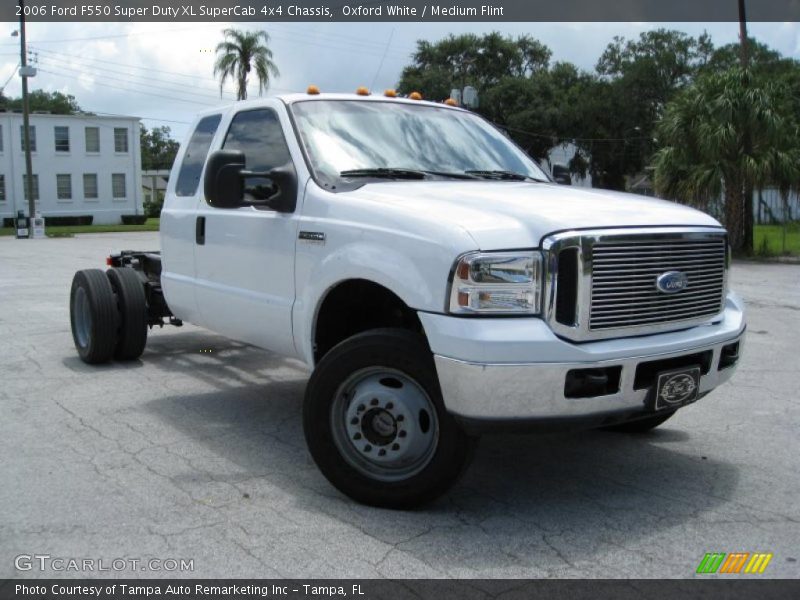 Oxford White / Medium Flint 2006 Ford F550 Super Duty XL SuperCab 4x4 Chassis