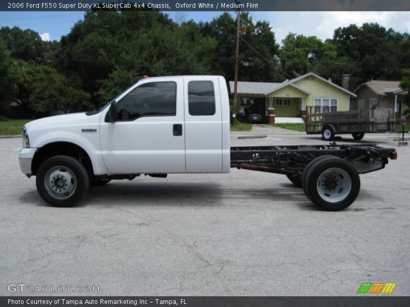 Oxford White / Medium Flint 2006 Ford F550 Super Duty XL SuperCab 4x4 Chassis