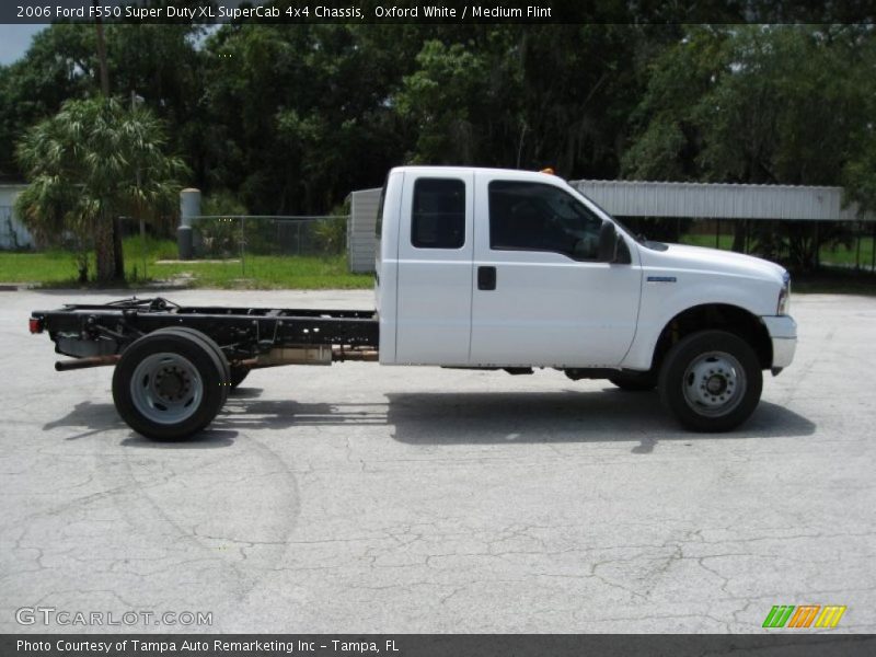 Oxford White / Medium Flint 2006 Ford F550 Super Duty XL SuperCab 4x4 Chassis