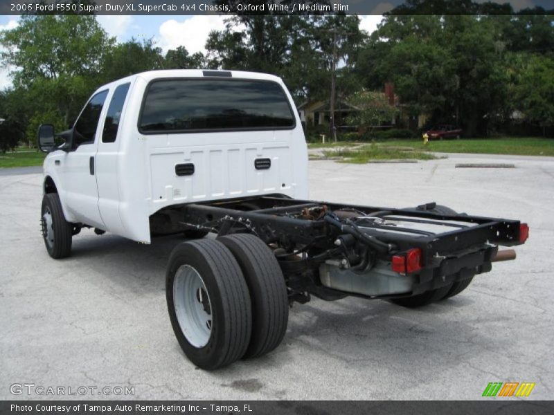 Oxford White / Medium Flint 2006 Ford F550 Super Duty XL SuperCab 4x4 Chassis