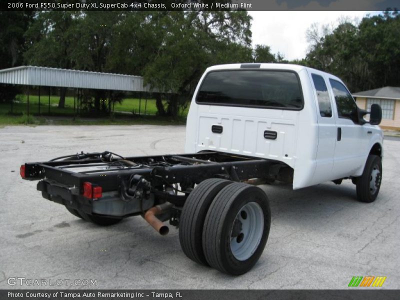 Oxford White / Medium Flint 2006 Ford F550 Super Duty XL SuperCab 4x4 Chassis