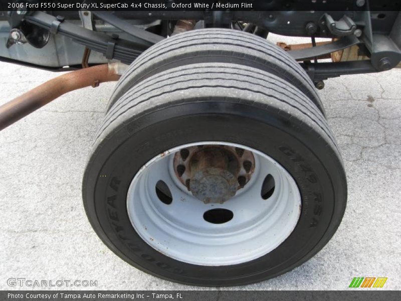 Oxford White / Medium Flint 2006 Ford F550 Super Duty XL SuperCab 4x4 Chassis