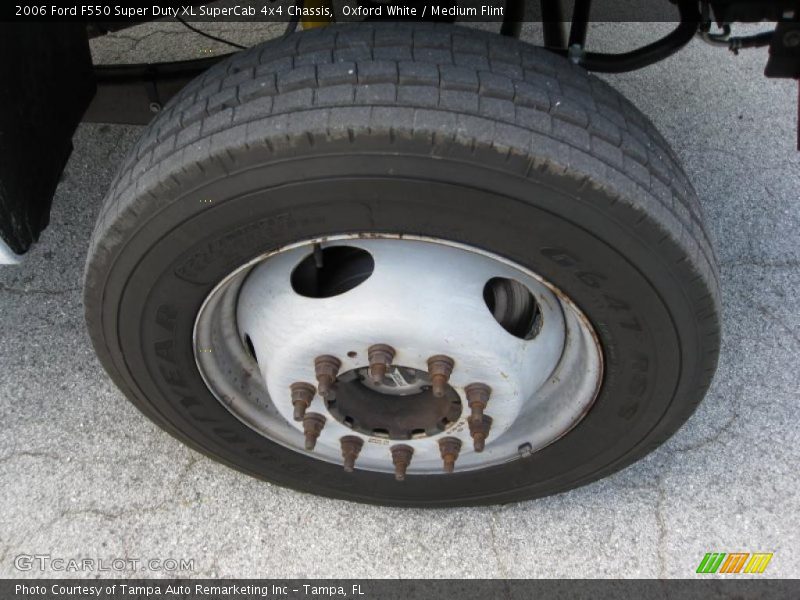 Oxford White / Medium Flint 2006 Ford F550 Super Duty XL SuperCab 4x4 Chassis