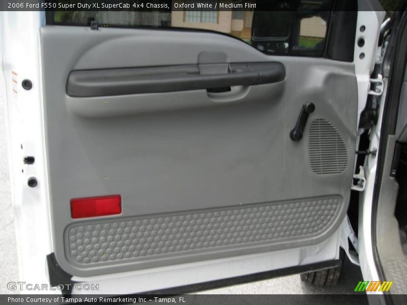 Oxford White / Medium Flint 2006 Ford F550 Super Duty XL SuperCab 4x4 Chassis