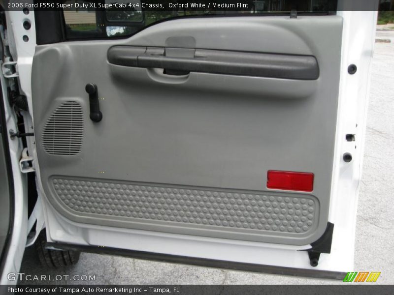 Oxford White / Medium Flint 2006 Ford F550 Super Duty XL SuperCab 4x4 Chassis