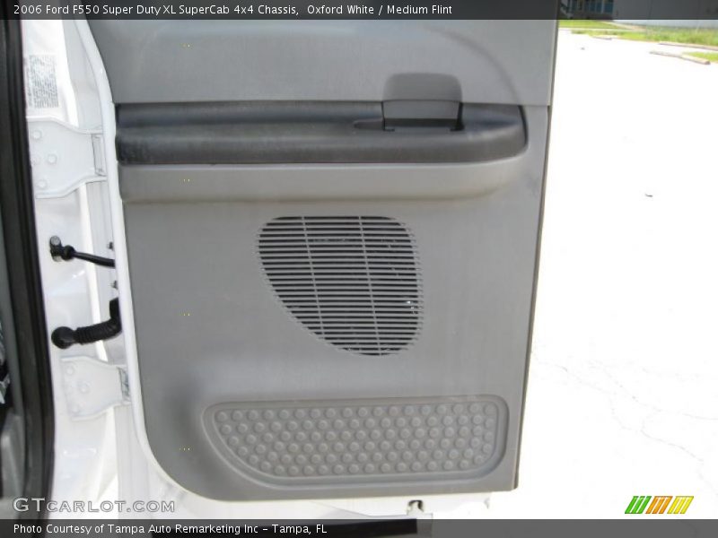 Oxford White / Medium Flint 2006 Ford F550 Super Duty XL SuperCab 4x4 Chassis