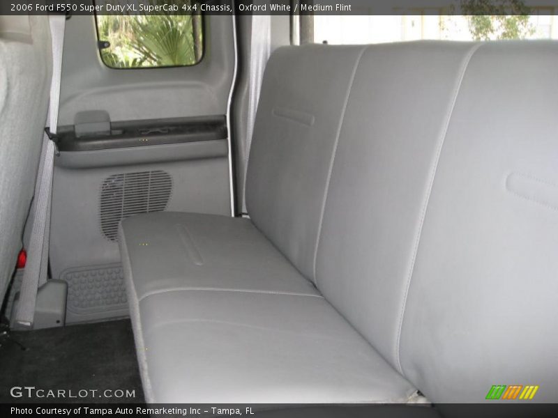 Oxford White / Medium Flint 2006 Ford F550 Super Duty XL SuperCab 4x4 Chassis