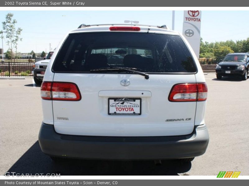 Super White / Gray 2002 Toyota Sienna CE