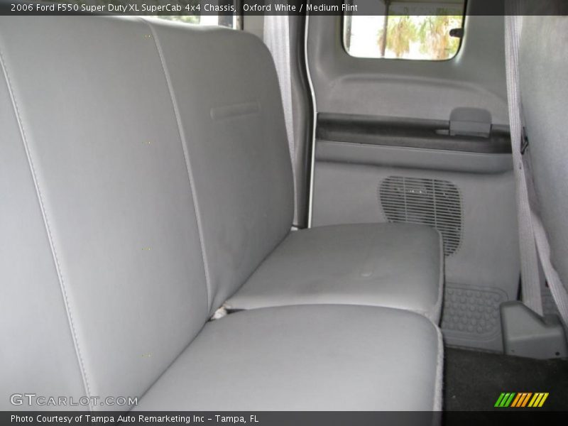 Oxford White / Medium Flint 2006 Ford F550 Super Duty XL SuperCab 4x4 Chassis