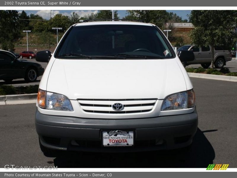 Super White / Gray 2002 Toyota Sienna CE