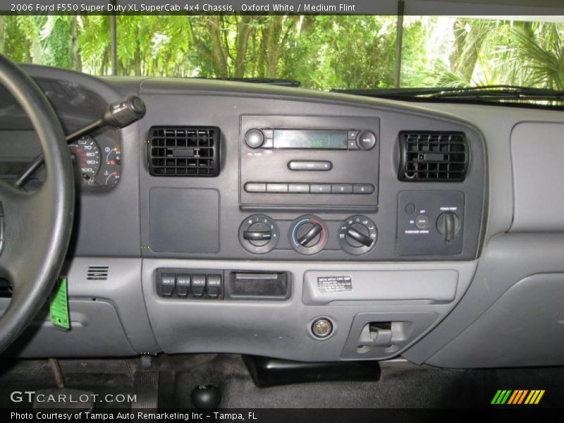 Oxford White / Medium Flint 2006 Ford F550 Super Duty XL SuperCab 4x4 Chassis