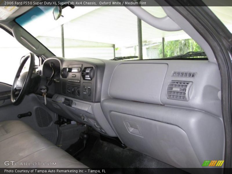 Oxford White / Medium Flint 2006 Ford F550 Super Duty XL SuperCab 4x4 Chassis