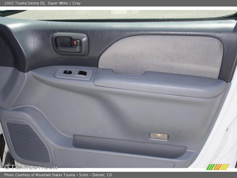 Super White / Gray 2002 Toyota Sienna CE