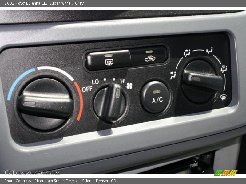 Super White / Gray 2002 Toyota Sienna CE