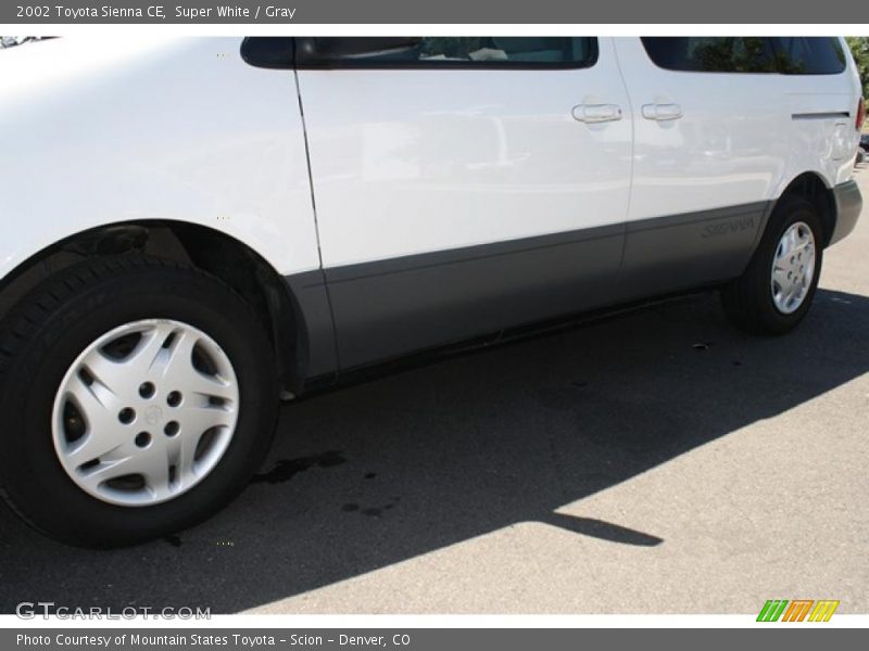 Super White / Gray 2002 Toyota Sienna CE