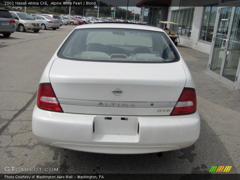 Alpine White Pearl / Blond 2001 Nissan Altima GXE