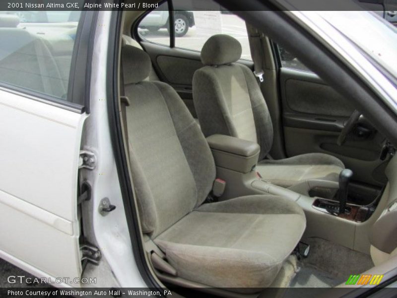 Alpine White Pearl / Blond 2001 Nissan Altima GXE
