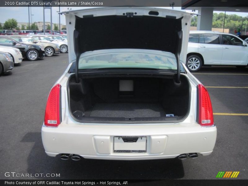 Vanilla Latte / Shale/Cocoa 2010 Cadillac DTS Luxury