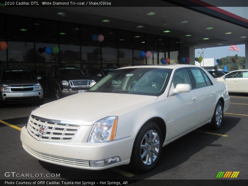 White Diamond Tri-coat / Shale/Cocoa 2010 Cadillac DTS
