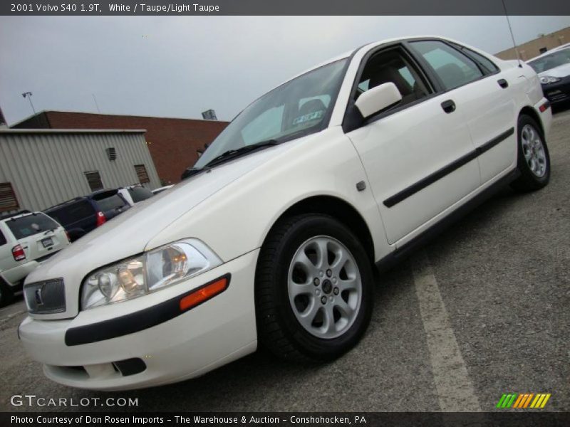 White / Taupe/Light Taupe 2001 Volvo S40 1.9T