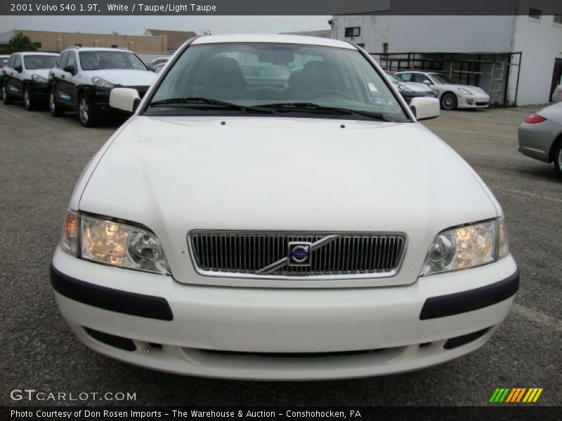 White / Taupe/Light Taupe 2001 Volvo S40 1.9T