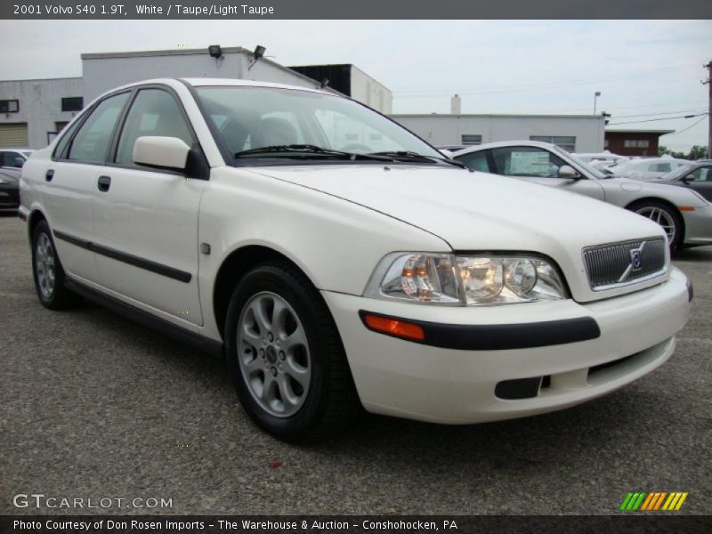 White / Taupe/Light Taupe 2001 Volvo S40 1.9T