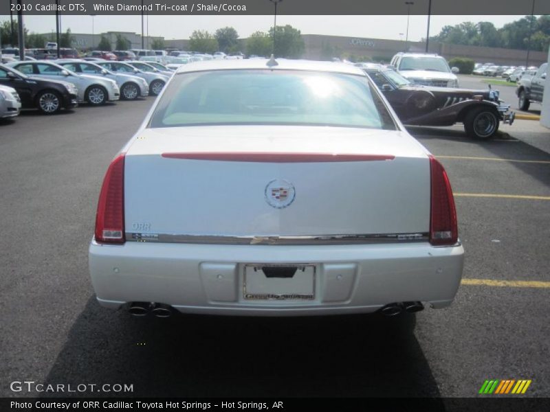 White Diamond Tri-coat / Shale/Cocoa 2010 Cadillac DTS