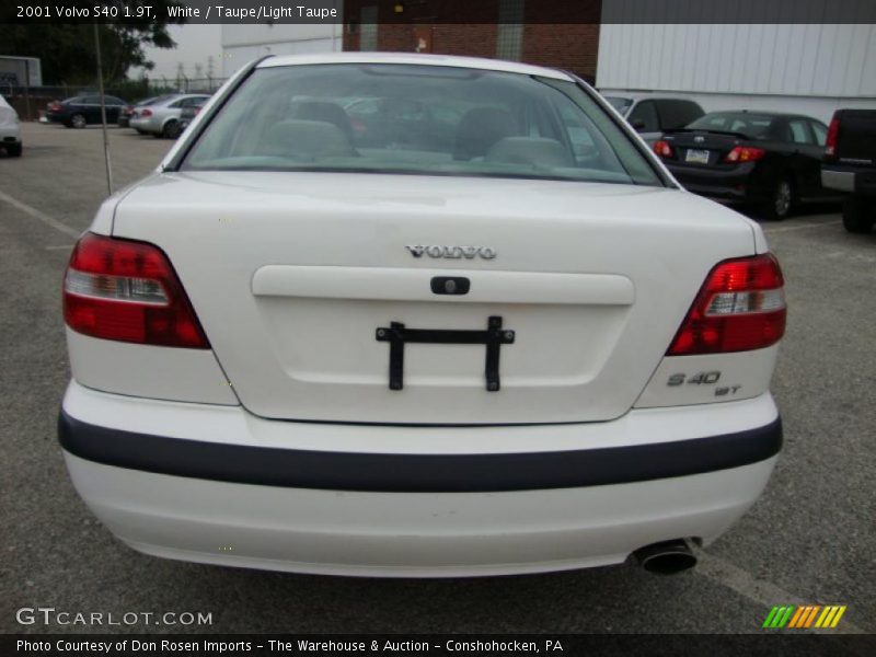 White / Taupe/Light Taupe 2001 Volvo S40 1.9T