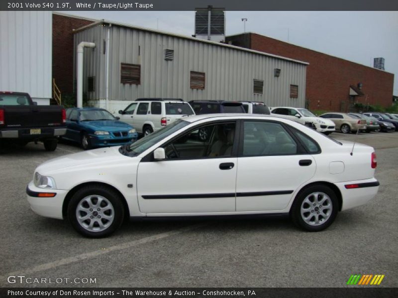 White / Taupe/Light Taupe 2001 Volvo S40 1.9T