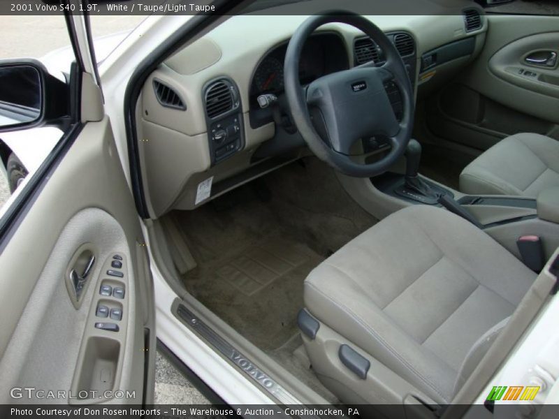 White / Taupe/Light Taupe 2001 Volvo S40 1.9T