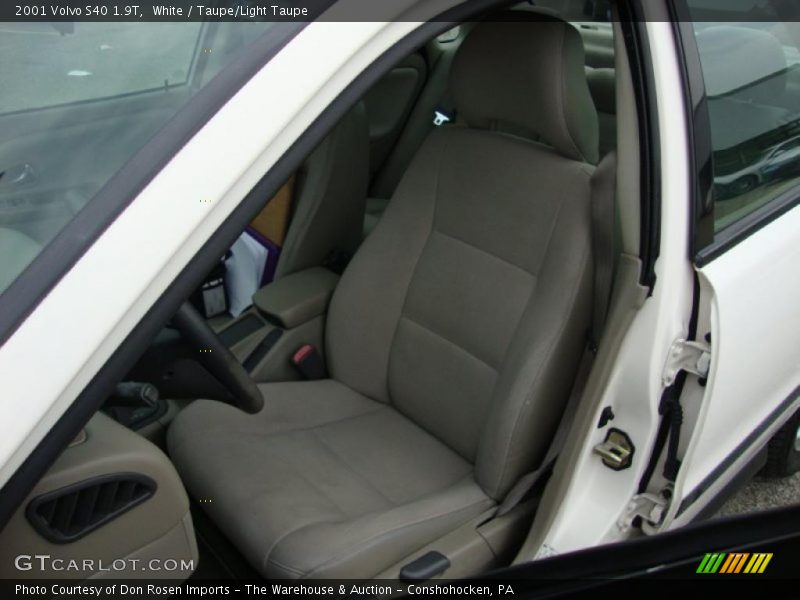 White / Taupe/Light Taupe 2001 Volvo S40 1.9T