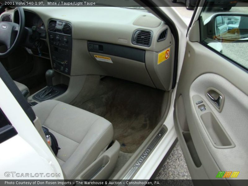 White / Taupe/Light Taupe 2001 Volvo S40 1.9T