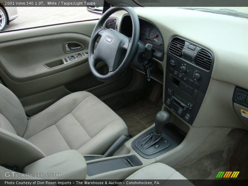 White / Taupe/Light Taupe 2001 Volvo S40 1.9T