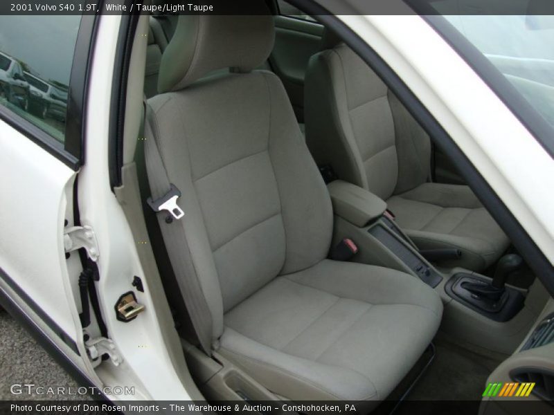 White / Taupe/Light Taupe 2001 Volvo S40 1.9T