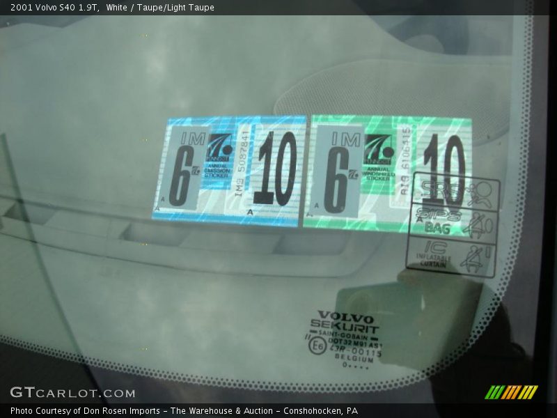 White / Taupe/Light Taupe 2001 Volvo S40 1.9T
