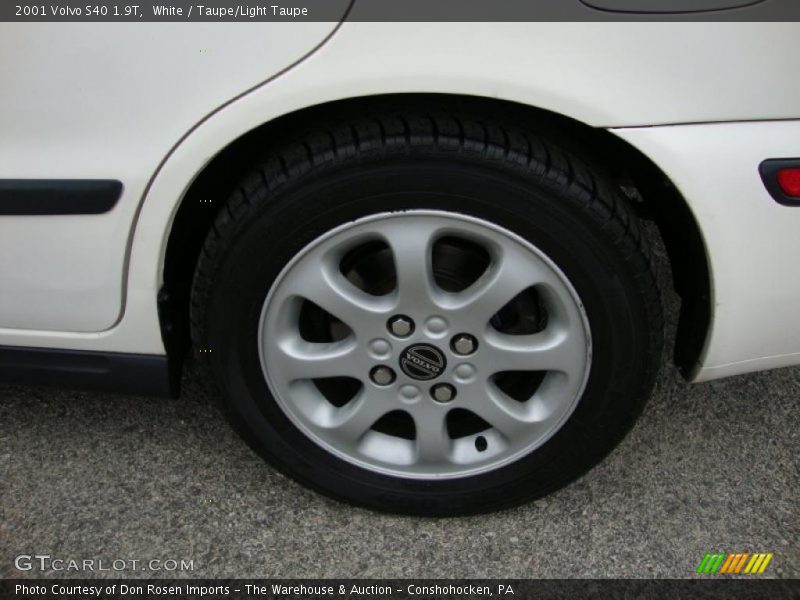White / Taupe/Light Taupe 2001 Volvo S40 1.9T