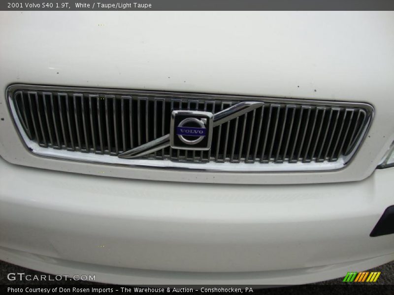 White / Taupe/Light Taupe 2001 Volvo S40 1.9T