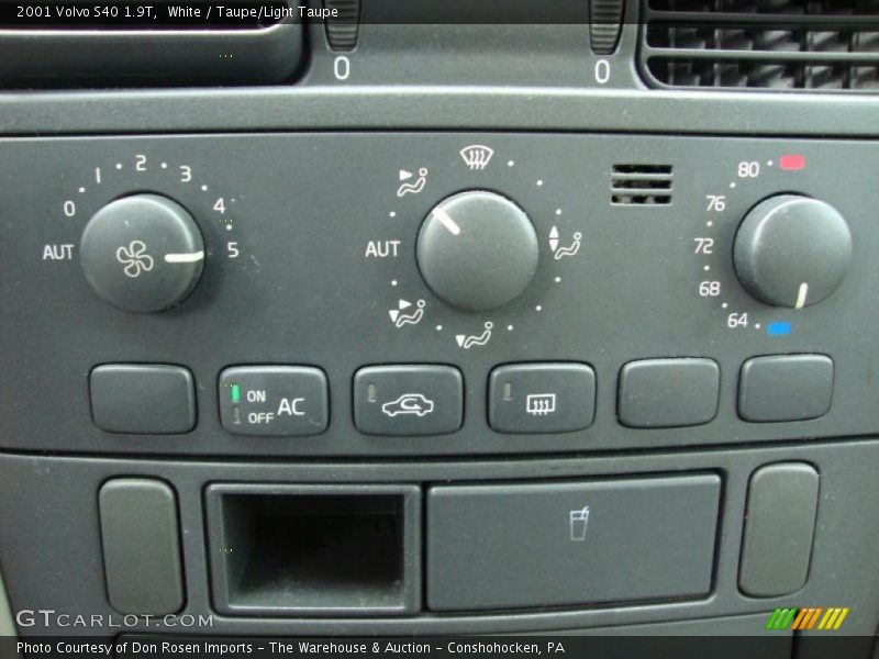 White / Taupe/Light Taupe 2001 Volvo S40 1.9T