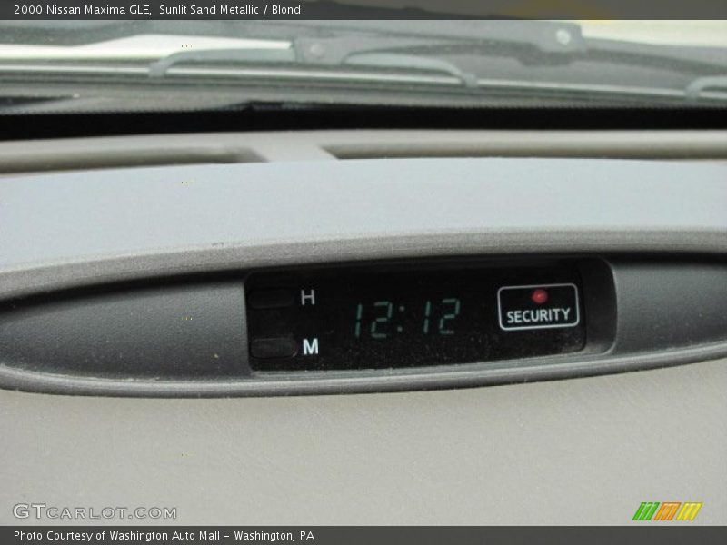 Sunlit Sand Metallic / Blond 2000 Nissan Maxima GLE