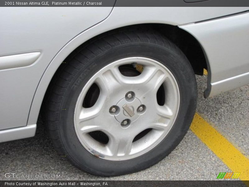 Platinum Metallic / Charcoal 2001 Nissan Altima GLE