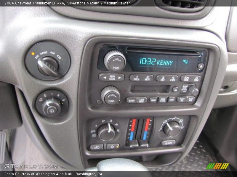 Silverstone Metallic / Medium Pewter 2004 Chevrolet TrailBlazer LT 4x4