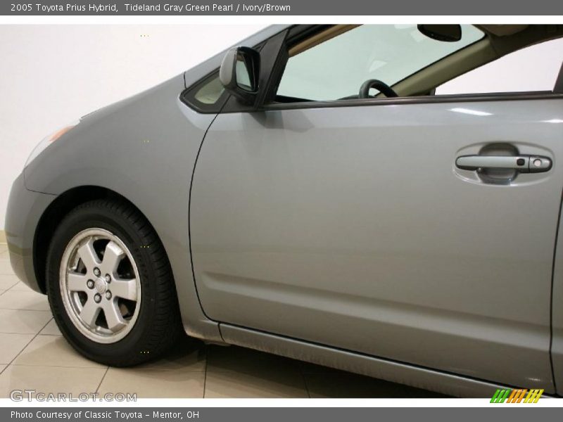 Tideland Gray Green Pearl / Ivory/Brown 2005 Toyota Prius Hybrid