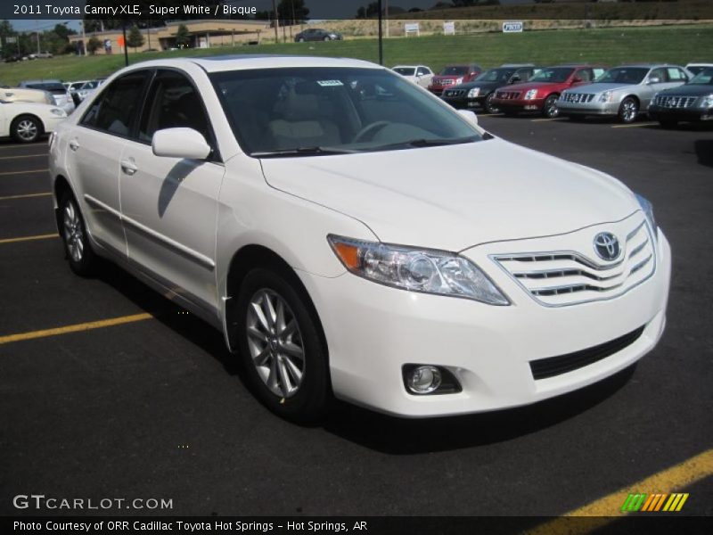 Super White / Bisque 2011 Toyota Camry XLE