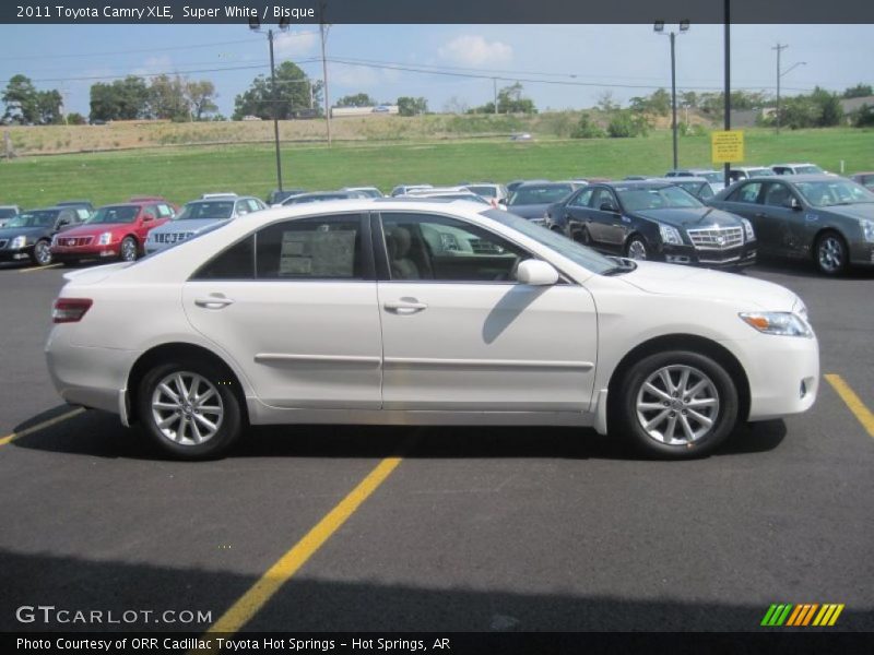 Super White / Bisque 2011 Toyota Camry XLE