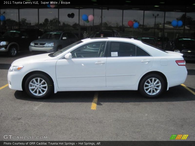 Super White / Bisque 2011 Toyota Camry XLE