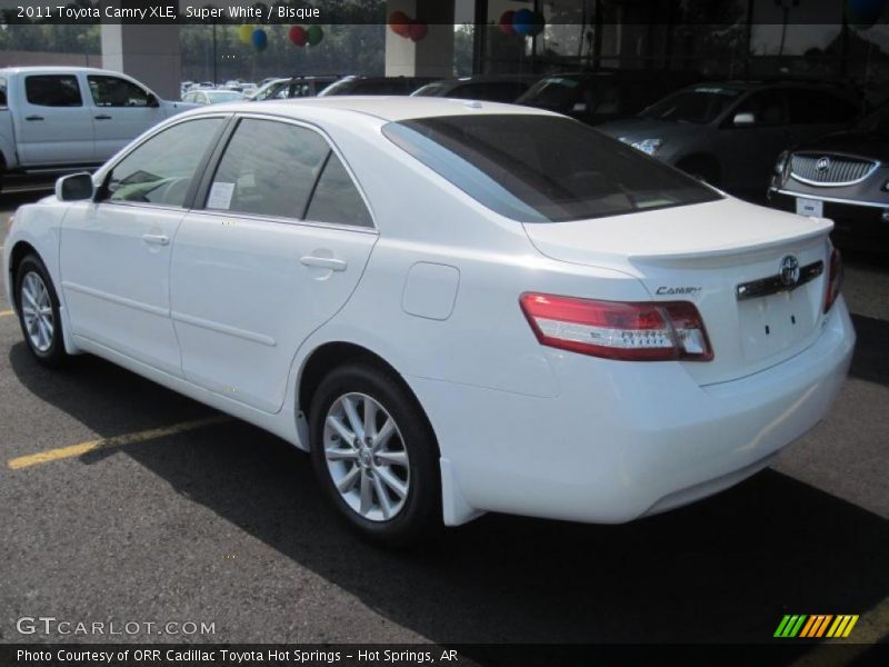 Super White / Bisque 2011 Toyota Camry XLE
