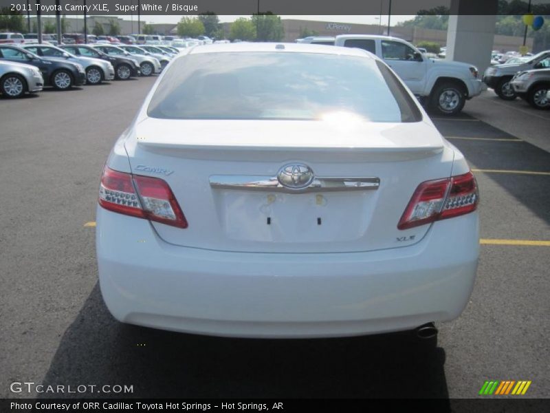 Super White / Bisque 2011 Toyota Camry XLE